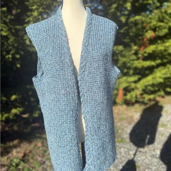 Handcrafted Blue Knit Vest – Cozy Artisan Layer Sz Lg - Picture 3 of 9